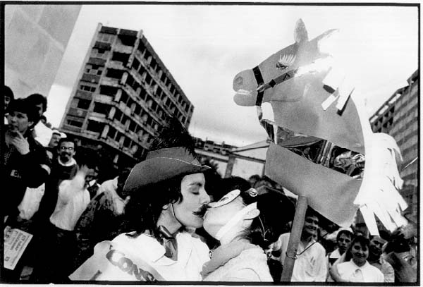 http://zonezero.com/exposiciones/fotografos/yolanda/2.jpg
