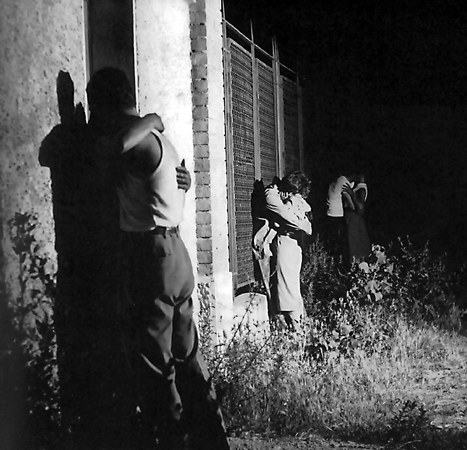 http://www.zonezero.com/exposiciones/fotografos/voyeur/images/13.jpg