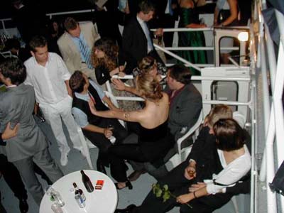http://www.kuekes.de/Frizz/Bilder/Party/230601/Riverboat091.jpg