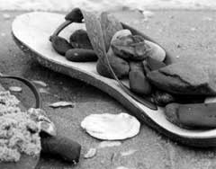 http://collegian.washcoll.edu/oct01/flipflops.jpg