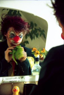 http://www.rzuser.uni-heidelberg.de/~sstanisi/index.html/kuenstlichtNEU/Bilder/clowndemask2.jpg
