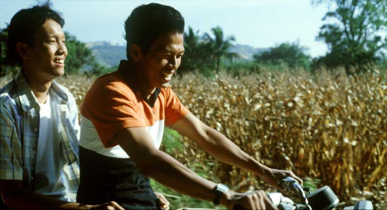 http://www.kickthemachine.com/Tropical Malady/Pics/
Motorcycle.jpg